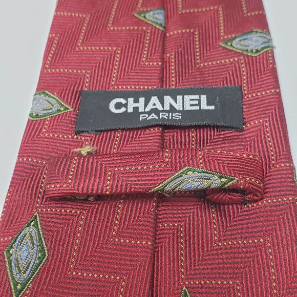 Vintage Chanel Paris Red Silk Mens Tie With Chevron & Diamond Pattern - Picture 2 of 7